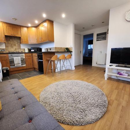 Entire Flat, Bright & Open With Own Entrance Apartment Leeds  Exterior photo